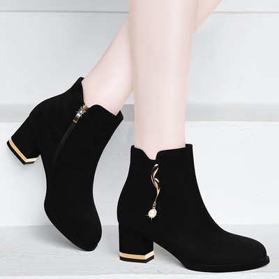 Κομψές γυναικείες μπότες με χοντρά τακούνια - διάφορα μοντέλα