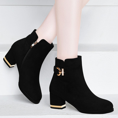 Κομψές γυναικείες μπότες με χοντρά τακούνια - διάφορα μοντέλα