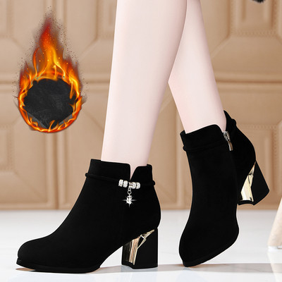 Κομψές γυναικείες μπότες με χοντρά τακούνια - διάφορα μοντέλα