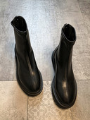 Musta värvi puhtad naiste saapad ökonahast või ökoseemisnahast