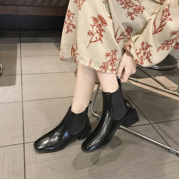 Alkalmi csizma elasztikus lekerekített modellel