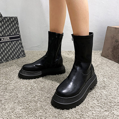 Moodsad naiste saapad või kõrge tallaga saapad