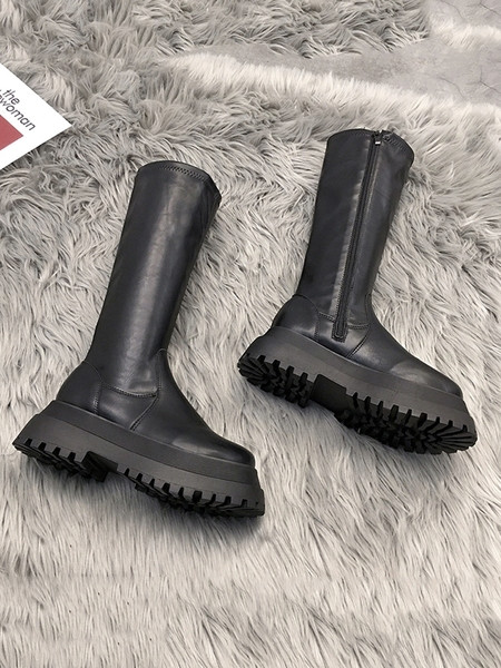 Moodsad naiste saapad või kõrge tallaga saapad