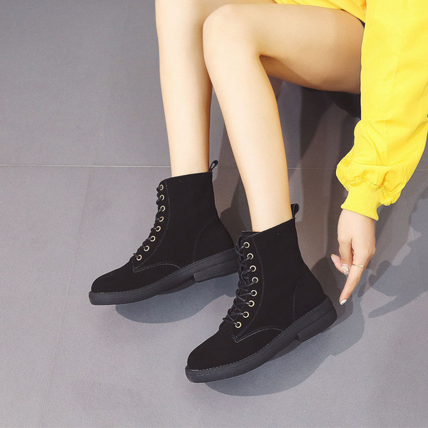 Női alkalmi csizma öko velúrból, fűzővel és lapos talppal