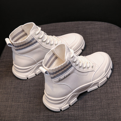 Alkalmi női csizma fűzővel és gumival