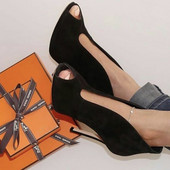 Új magassarkú női cipőmodell - öko velúrból