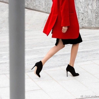 Új magassarkú női cipőmodell - öko velúrból