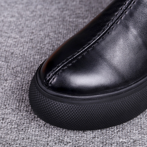 Női fekete bőrcsizma, magas talppal