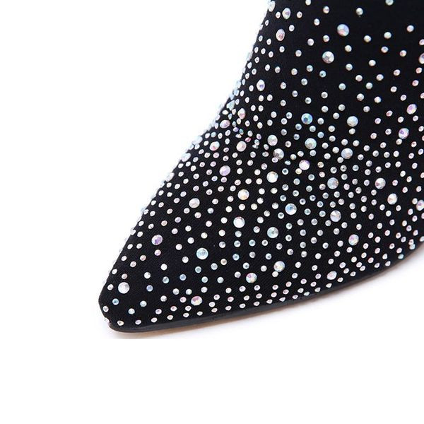 Elegantsed kivikeste ja kõrgete kontsadega naiste saapad