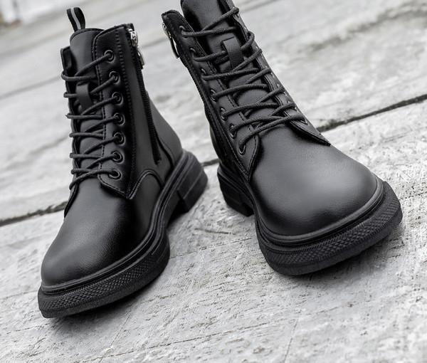 Γυναικείες έκο δερμάτινες μπότες με κορδόνια - διάφορα μοντέλα