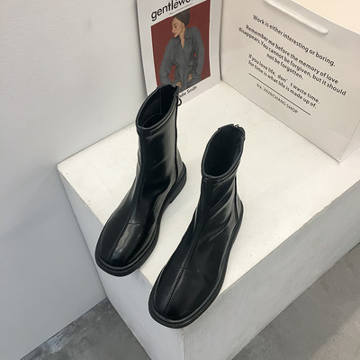 Eko bőrből készült lekerekített női csizma, lapos talppal