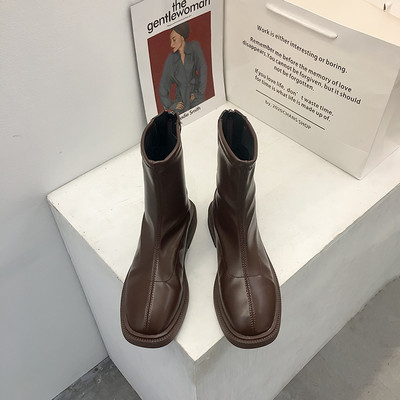 Eko bőrből készült lekerekített női csizma, lapos talppal