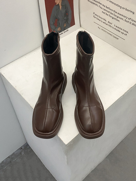 Eko bőrből készült lekerekített női csizma, lapos talppal