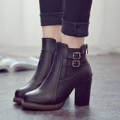 Női csizma új modellje csattal - műbőr fekete és barna színben