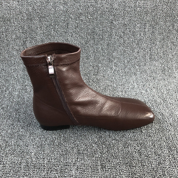 Naiste saapad ümara kujuga lameda talla ja lukuga