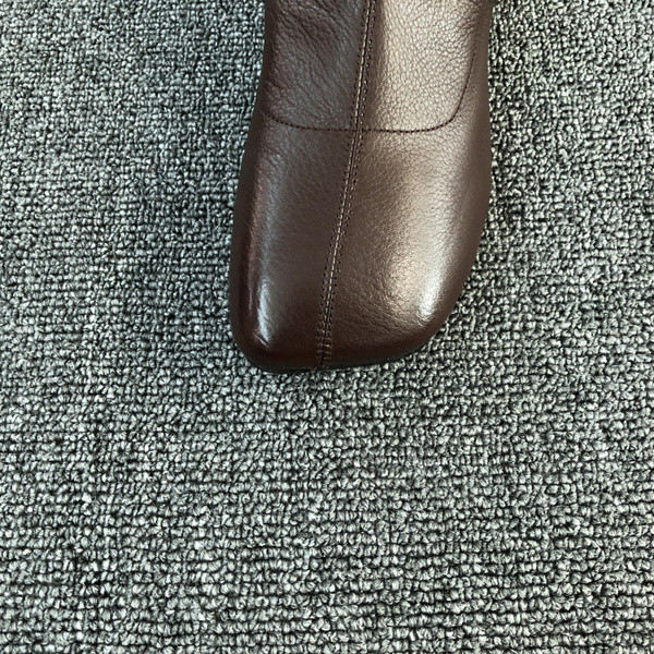 Naiste saapad ümara kujuga lameda talla ja lukuga