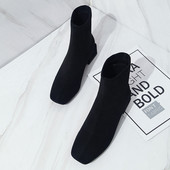 Öko velúrból készült, lekerekített női csizma alacsony vastag sarokkal