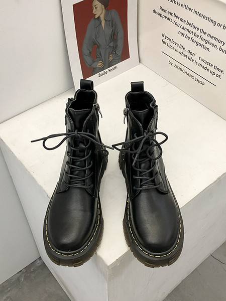 Női alkalmi csizma fekete színben műbőrből, fűzővel