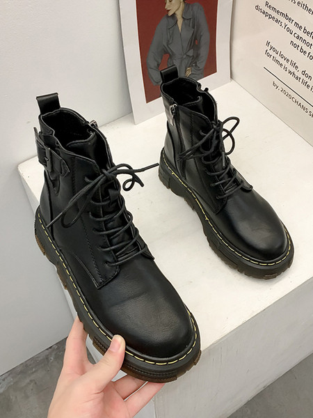 Női alkalmi csizma fekete színben műbőrből, fűzővel