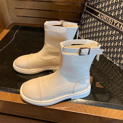 Έκο δερμάτινες γυναικείες μπότες στρογγυλεμένες με επίπεδη σόλα και αγκράφα