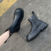 Mustad naiste retrostiilis saapad krobelise tallaga