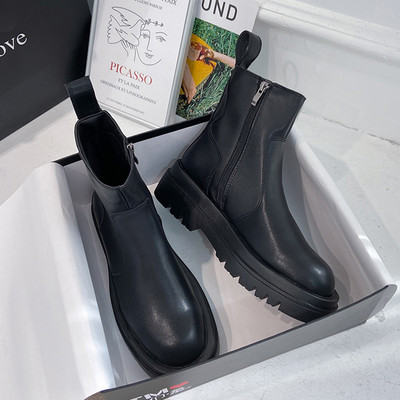 Mustad naiste retrostiilis saapad krobelise tallaga