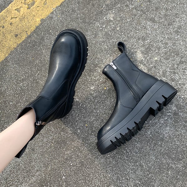 Mustad naiste retrostiilis saapad krobelise tallaga