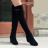 Ženske ležerne čizme s unutarnjom platformom crne boje