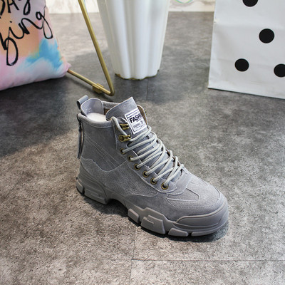 Velúr női csizma magas talppal