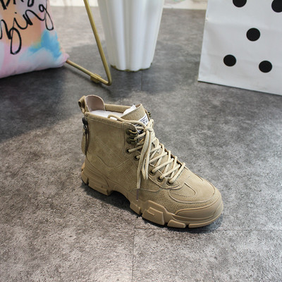 Velúr női csizma magas talppal