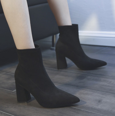 Moodsad paksu kontsaga naiste seemisnahast saapad