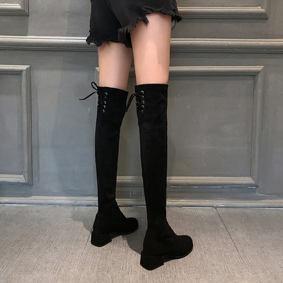 Moodsad naiste saapad üle põlve paksude kontsade ja paeltega