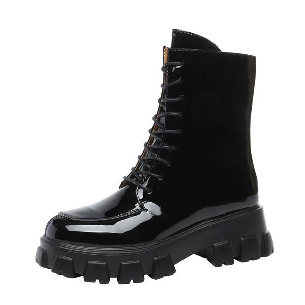 Modern női fekete csizma magas durva talppal