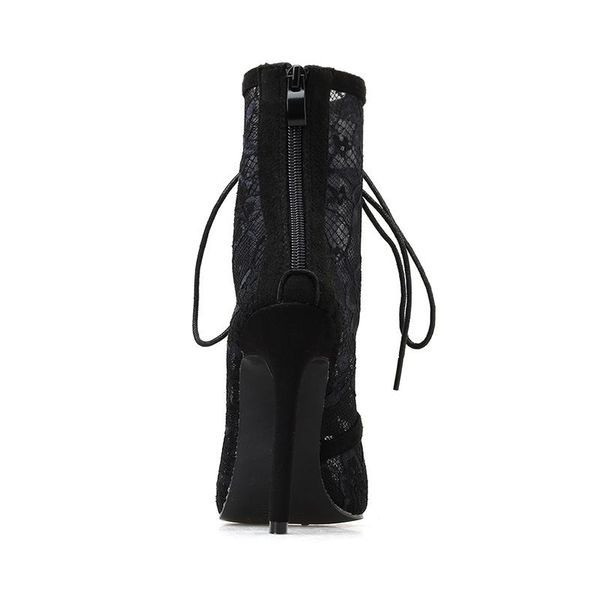 Női alkalmi csizma hálóval és vékony sarokkal, fekete színben