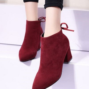 Női velúr csizma cipzárral és vastag sarokkal