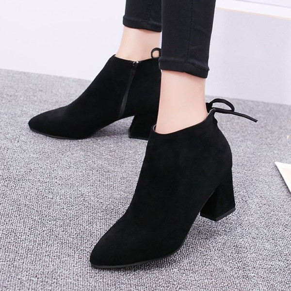 Női velúr csizma cipzárral és vastag sarokkal