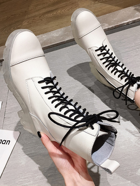 Moodsad naiste ökonahast saapad krobelise talla, paelte ja lukuga