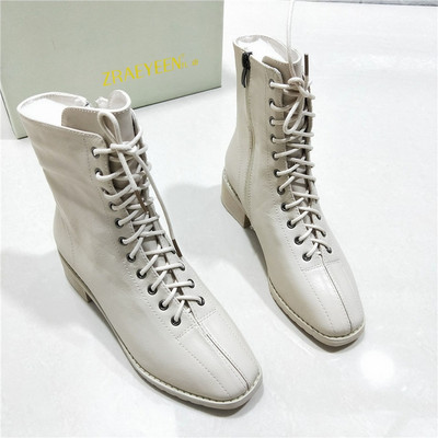 Γυναικείες μπότες με κορδόνια και φερμουάρ στρογγυλεμένο μοντέλο