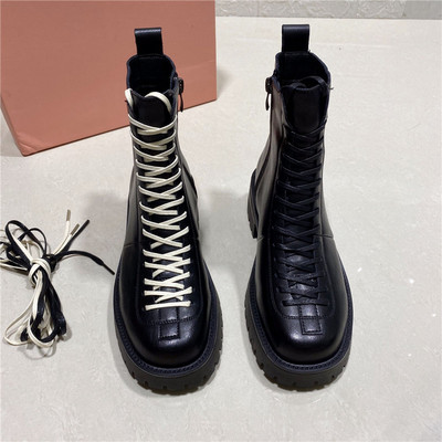 Γυναικείες μπότες με κορδόνια και φερμουάρ στρογγυλεμένο μοντέλο