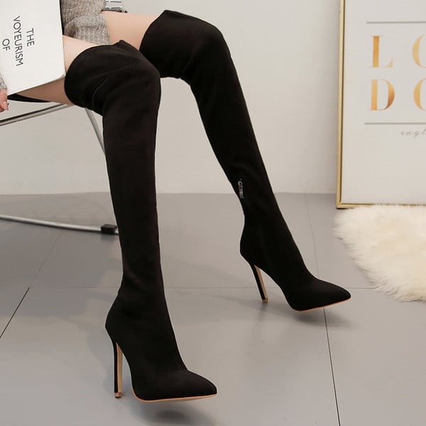 Modern női csizma - zokni típusú magassarkúval