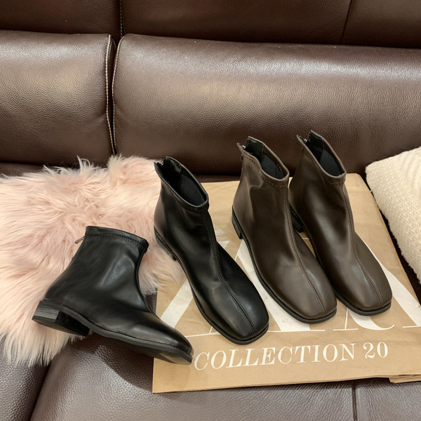 Női bőrcsizma szögletes sarokkal