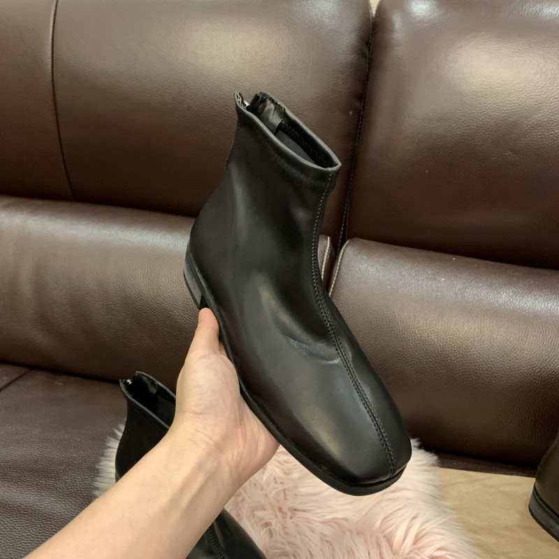 Női bőrcsizma szögletes sarokkal