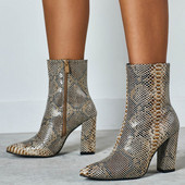 Νέο μοντέλο γυναικείες μπότες με τακούνι