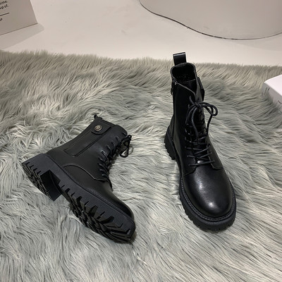 Modern női csizma öko bőrből, magas talppal és fűzővel