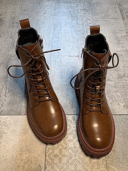 Modern női csizma öko bőrből, magas talppal és fűzővel