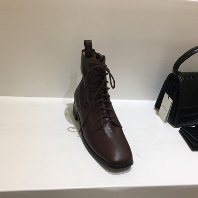 Öko bőrből készült női csizma, lekerekített modell