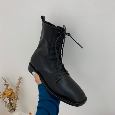 Φθινοπωρινές μπότες για γυναίκες με κορδόνια και ίσια σόλα