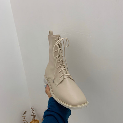 Φθινοπωρινές μπότες για γυναίκες με κορδόνια και ίσια σόλα