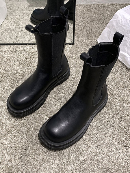 Eko bőrből készült női téli csizma lapos talppal és gumiszalaggal