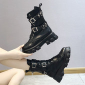 Női alkalmi csizma csattal és durva talppal